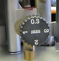 Станок для кромкооблицовки KM-40-1, настройка толщиный кромочного материала